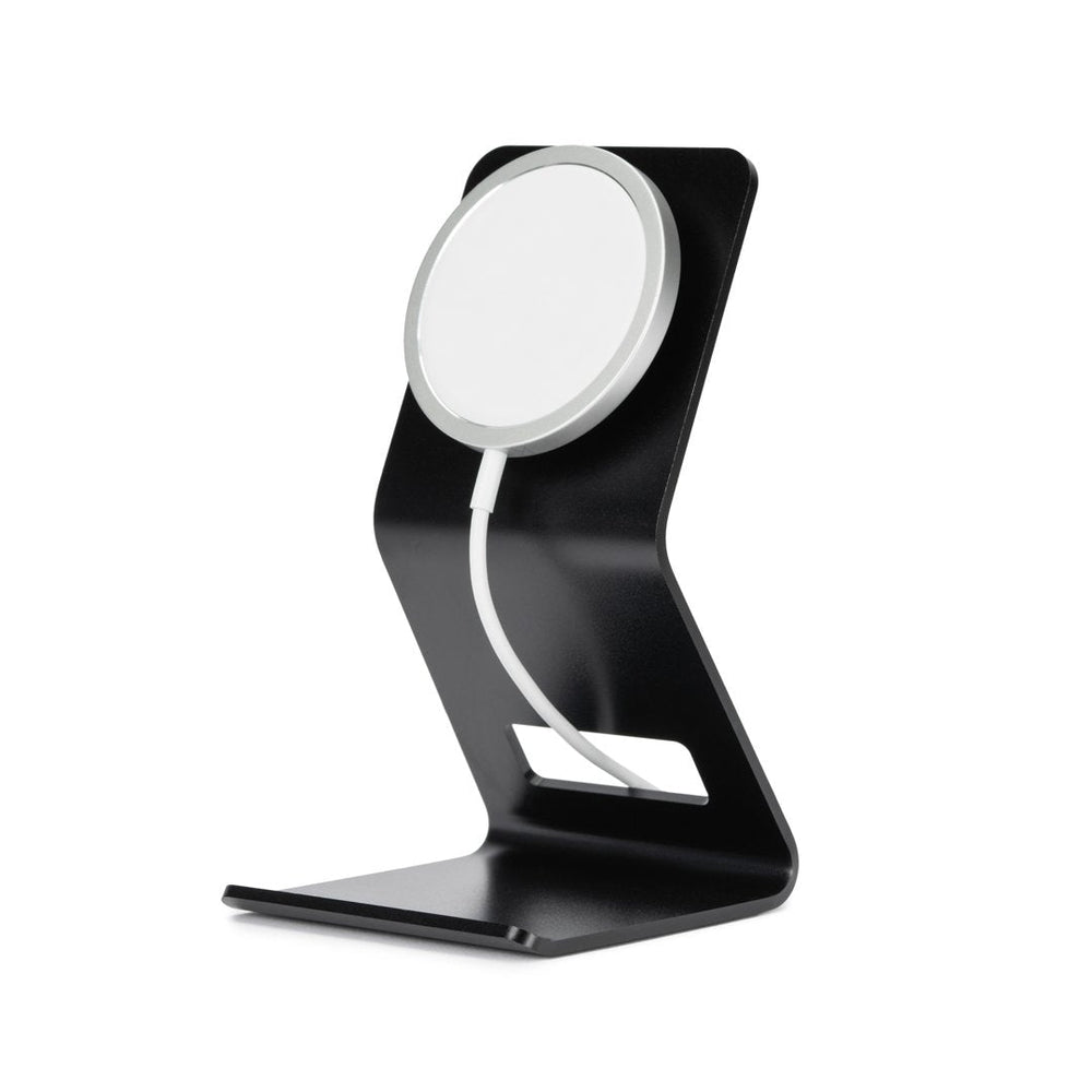 ChargerStand_MagSafeCompatible_4x4_PerspectiveWithCharger_25cc6da9-97a9-4f8b-bf5e-308718a0f52a